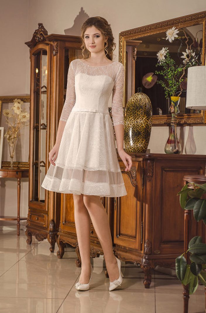 Vestido de novia corto para segundas nupcias en color marfil