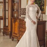Vestido de novia muy sensual y romántico para boda de invierno de manga larga semitransparente confeccionado íntegramente en encaje