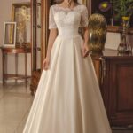 Wedding dress for women with wide hips at a cheap price online from the new 2021 bridal collection