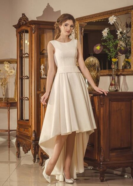 Elegante vestido de novia para mujeres de baja estatura confeccionado en  encaje el busto y en satèn la falda larga, a la venta a un precio económico  online