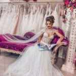 Wedding dress with corset bust and internal bra made of tulle with lace appliqués
