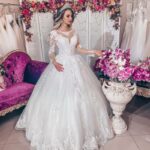 Vestido de novia princesa con transparencias, busto con escote corazón en el interior y delicada transparencia en la espalda