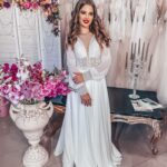 Una hermosa visión en suave chifòn bordado, vestido de novia enriquecido con mangas largas semitransparentes