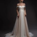 2022 cheap wedding dress made in tulle and lace with a sweetheart neckline, drooping lace straps and A line style skirt