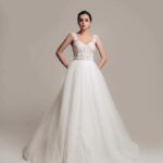 Abito da sposa A line estremamente femminile, che sprigiona romanticismo e ti farà semplicemente brillare