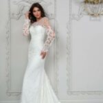 Boho chic wedding dress 2022 ideal for women who dream of a very light lace model