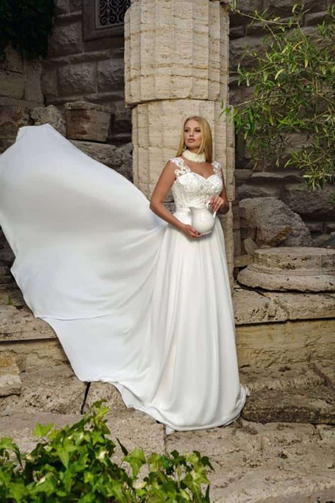 Un abito da sposa taglia 54, 56, che trabocca di romanticismo