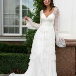 Spectacular wedding dress design that will amaze the most bohemian brides with a romantic V-neckline